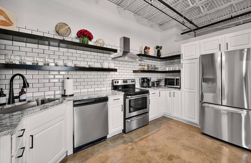 Brazos Condominio | The Pink Cheetah, Luxury Condo in Downtown Waco