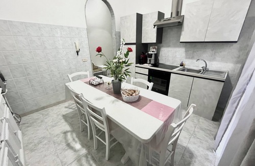 Carosino Casa | The pink corner is a facility located in a small town a few kilometers from the sea