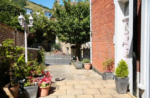 Ventnor Casa | The Pink Door Seaside Holiday Home