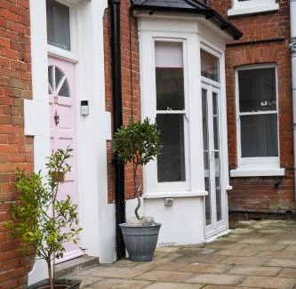 Ventnor Casa | The Pink Door Seaside Holiday Home