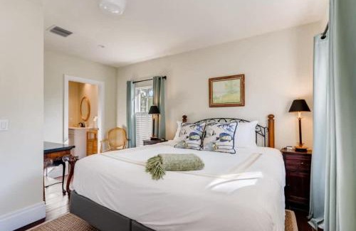 Grandview Heights Casa | The Pink House - Bask in Style Steps from the Convention Center