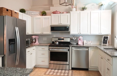 Jefferson Park Cama Y Desayuno | The Pink Retreat ATL Perfect for Girls Night