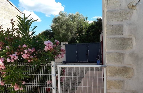 Le Cailar Casa | The pink villa, pretty village house with swimming pool