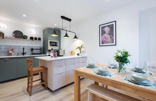 Murthly Casa | The Pinkish House - 4 bed home in the town centre
