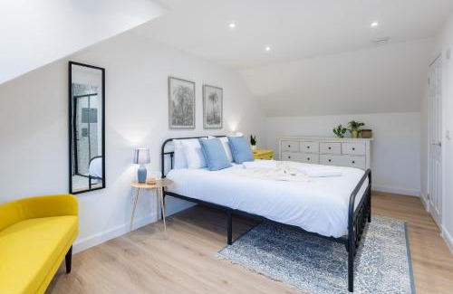 Murthly Casa | The Pinkish House - 4 bed home in the town centre