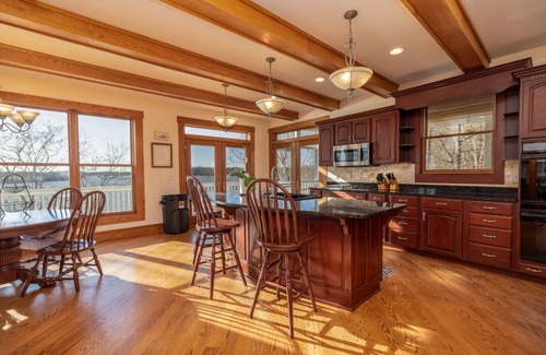 Bracey Casa | The Pinnacle | Spacious Waterfront Estate |3+ acres