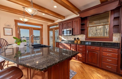 Bracey Casa | The Pinnacle | Spacious Waterfront Estate |3+ acres