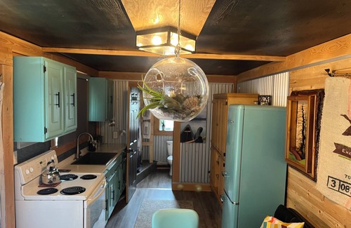 East Kootenay Casa | The Piper Pad – Cozy Tiny Home Escape in Canal Flats, BC
