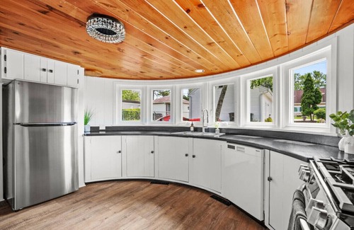 Pewaukee Casa | The Pirate Ship House on Pewaukee Lake