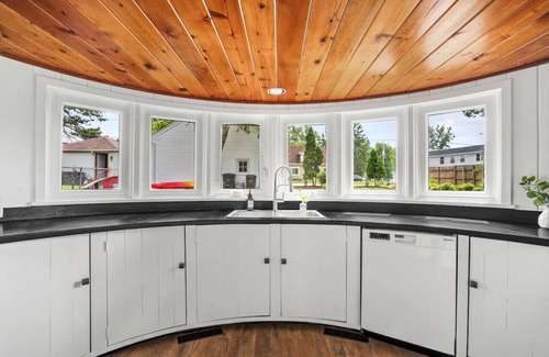 Pewaukee Casa | The Pirate Ship House on Pewaukee Lake