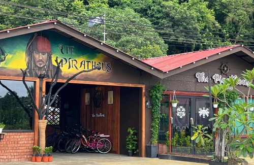 Pantai Tengah Casa | The Pirathouse