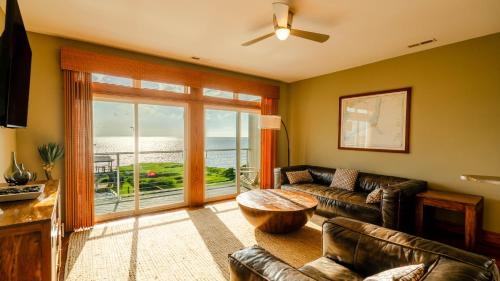 Waves Apartamento | The Planet - Waterfront 3-Bedroom, 3-Bathroom Penthouse Suite at REAL Watersports