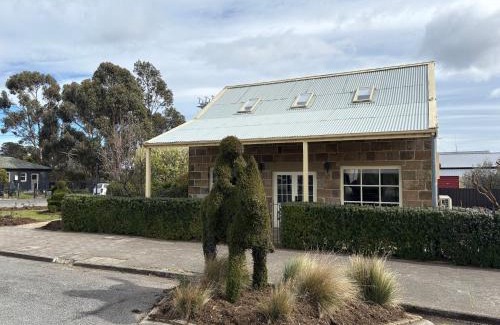Oatlands Casa | The Podium Accommodation - Oatlands, Tasmania