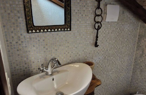 Allumiere Apartamento | The Poet - Classic Room - Panoramic Attic Room