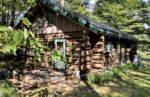 Glidden Cabina | The Pond Cabin | 2 Bed, 1 Bath