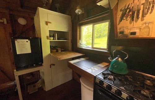 Rochester Cabina | The Pond Cabin at Sky Hollow, The Hunter Cabin at Sky Hollow
