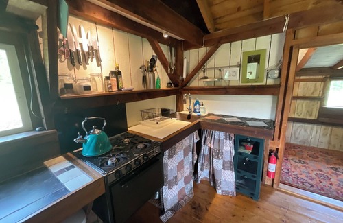 Rochester Cabina | The Pond Cabin at Sky Hollow, The Hunter Cabin at Sky Hollow