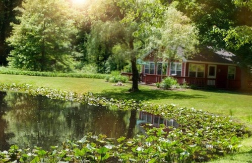 Austinburg Cabina | The Pond Cottage en Rustic River Retreats-escapada tranquila y apartada de Wine Country