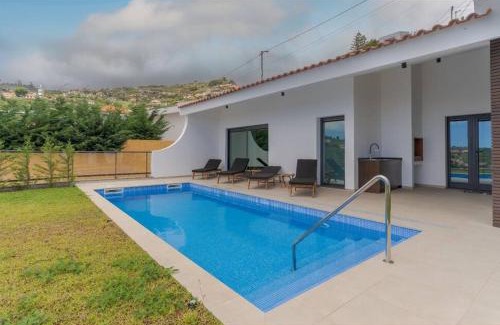 Canhas Casa | The pool house in Ponta de Sol