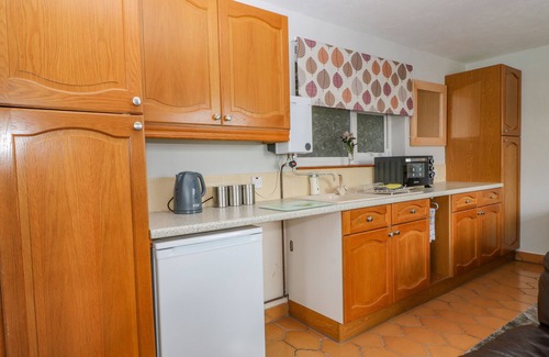 Crediton Cabaña | THE POOL HOUSE, romantic, country holiday cottage in Crediton