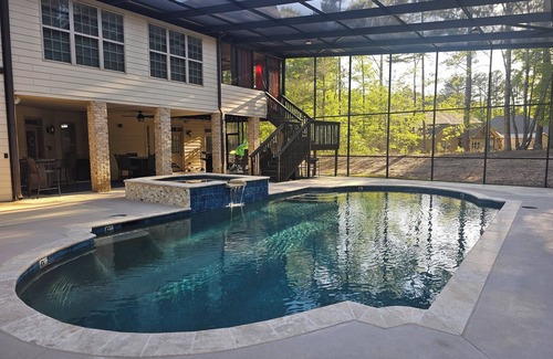 Bethlehem Apartamento | The Pool Palace - Modern 2500 sq ft 2-bdrm apartment w/ an enclosed heated pool!