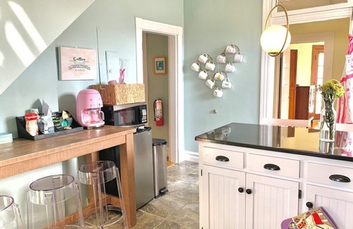 Martha Jefferson Casa | The Pop Inn - Your Ultimate Getaway