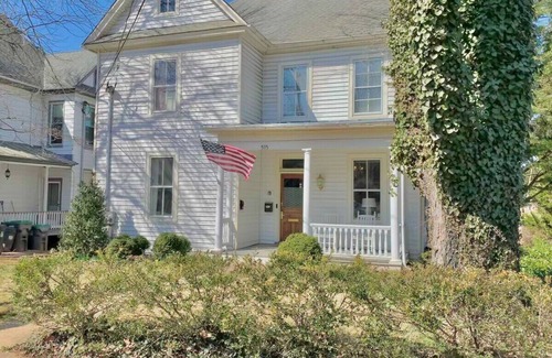 Martha Jefferson Casa | The Pop Inn - Your Ultimate Getaway