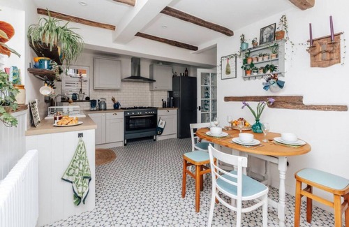 Henley-on-Thames Casa | The Poppies - From 150 Per Night