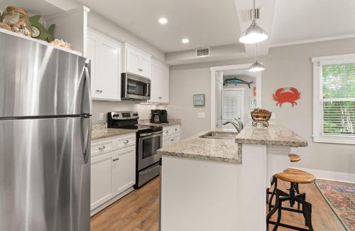 East Beach Casa | The Porchside Cottage - 1725 Bruce Drive
