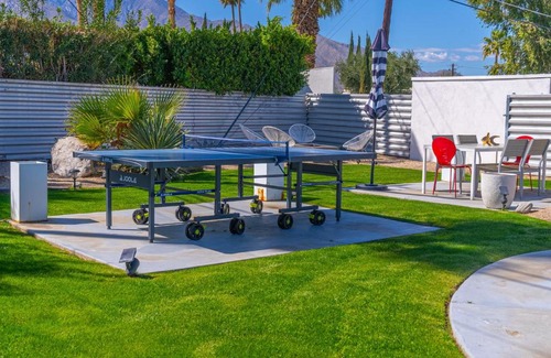 Palm Springs Casa | The Portrait House A Mid Century Hangout