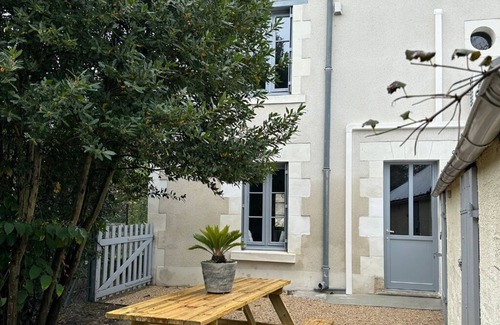 Meusnes Casa | The Postcard - ZooBeauval/Châteaux de la Loire