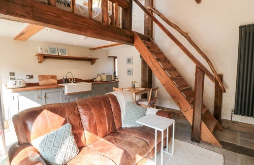 Potter Brompton Cabaña | THE POTTING SHED, pet friendly, with a garden in Hutton Buscel