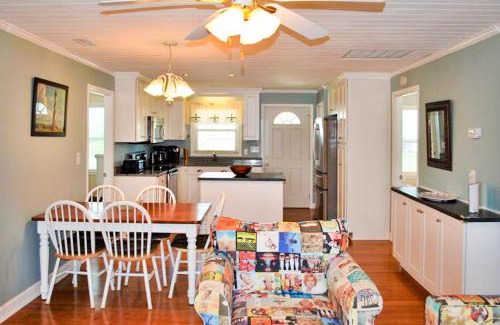 Holden Beach Casa | The Pour House