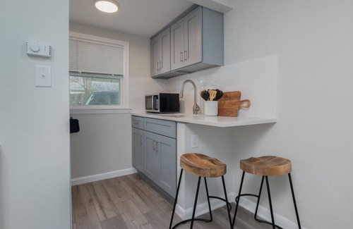 Old Mystic Apartamento | The Pratt Studio · Near Mystic, Casinos + USCGA