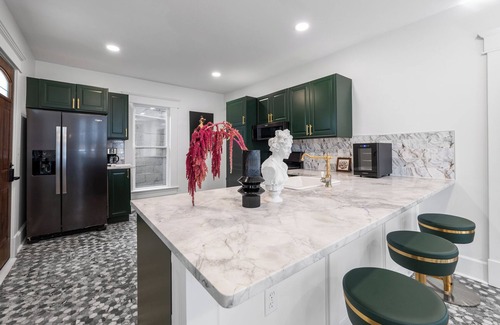 Irvington Casa | New, bold, thrilling & fierce! 5 miles from downtown Indy