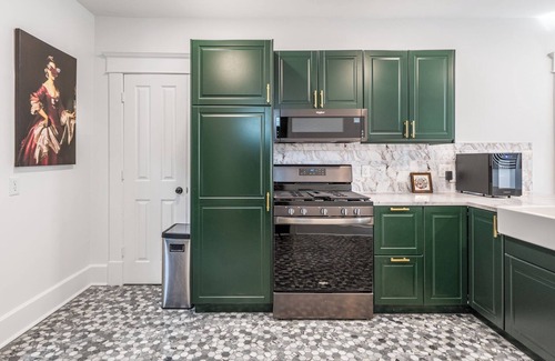 Irvington Casa | New, bold, thrilling & fierce! 5 miles from downtown Indy