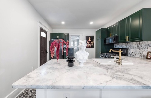 Irvington Casa | New, bold, thrilling & fierce! 5 miles from downtown Indy