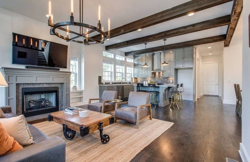 Shelby Hills Casa | The Presley - Bañera de hidromasaje en la azotea y FirePit con vistas al centro-Este de Nashville