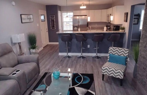 Franklin Casa | THE "PRETLOW" 2 Bedrooms