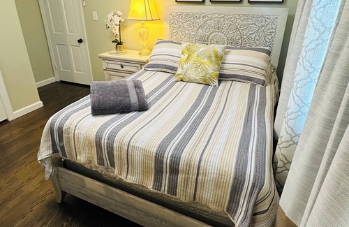 Yardville-Groveville Cama Y Desayuno | The Princeton Three, Cozy 3BR Retreat w/ BBQ Patio
