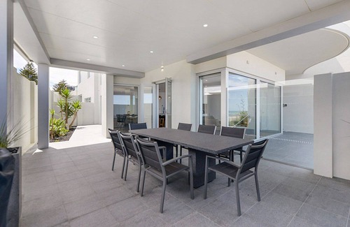 Henley Beach Casa | "THE PROMENADE" - Propiedad frente al mar cerca de restaurantes y tiendas.