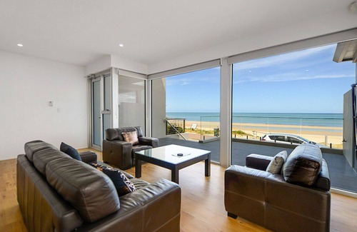 Henley Beach Casa | "THE PROMENADE" - Propiedad frente al mar cerca de restaurantes y tiendas.