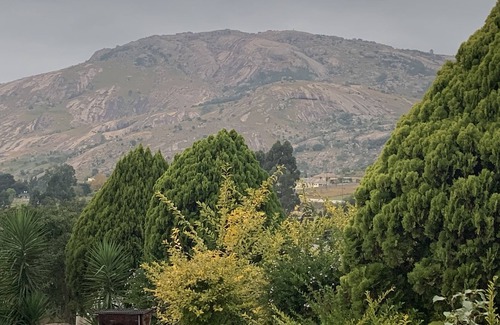 Mbabane Cabaña | La casa de campo prometida. Experimente la tranquilidad, la felicidad y la paz.
