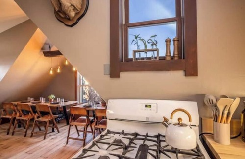 East Town Casa | The Prospect Mansion & Loft