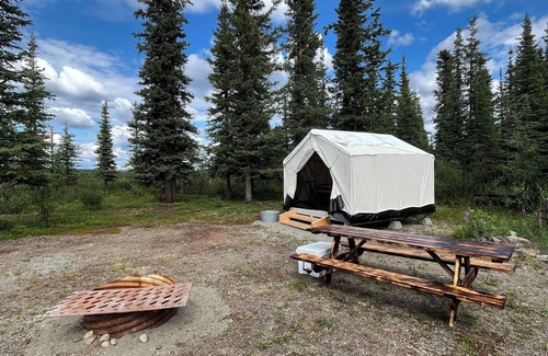 Glacier View Alquiler De RV | The Prospector Wall Tent at Stump Creek B&B