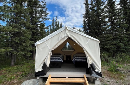 Glacier View Alquiler De RV | The Prospector Wall Tent at Stump Creek B&B