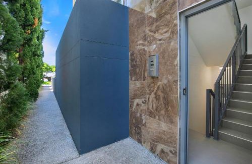 Nundah Apartamento | 'The Provincia' A Contemporary Inner-City Abode