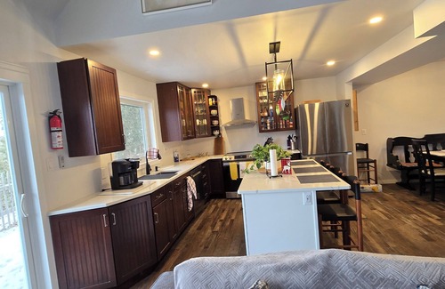 Tweed Cabaña | The Pug House. Newly renovated, fully equipped cottage on Moira lake.