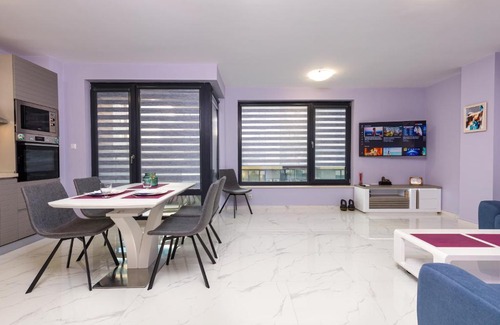 Plovdiv Apartamento | The Purple 1DB Apartment with a Parking Spot