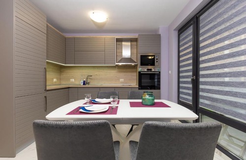 Plovdiv Apartamento | The Purple 1DB Apartment with a Parking Spot